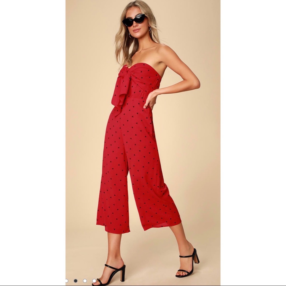 Lulu’s 🌸 Red Front-Tie Romper
